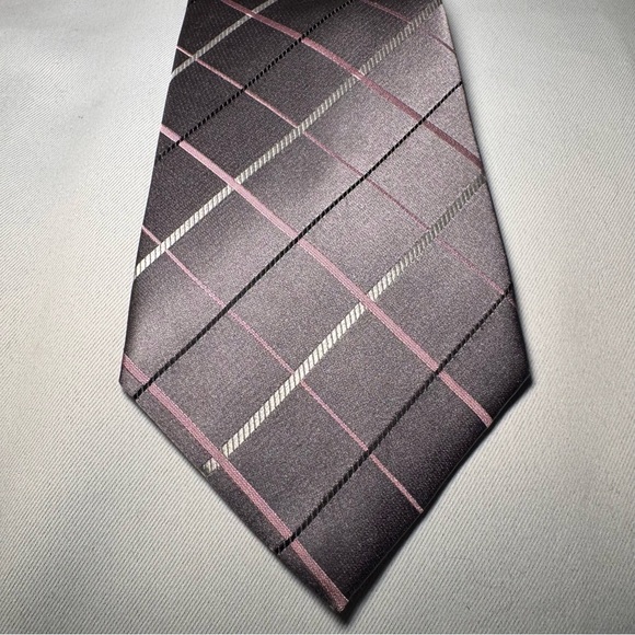 Kenneth Cole, Croft & Barrow, Geoffrey Beene Pink and Gray Tie Trio - Picture 5 of 11